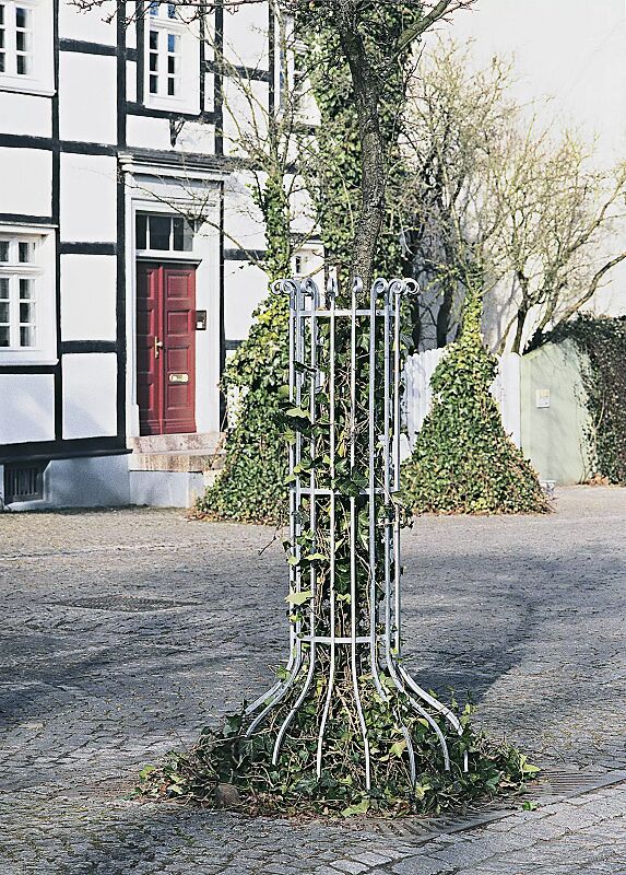 Baumschutzgitter KAVALA, Bodenbefestigung, feuerverzinkt