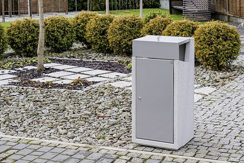 Abfallbehälter INTAL mit Ascher, Schutzdach und Tür in RAL 9007 graualuminium, Beton sandgestrahlt