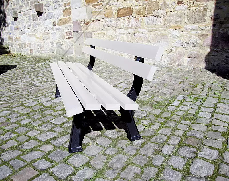 Sitzbank PRATO mit Recycling-Kunststoffbelattung in reinweiß ähnlich RAL 9010