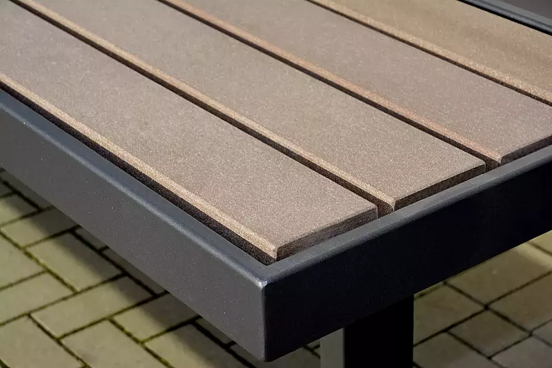 Detail: WPC-Holzbelattung