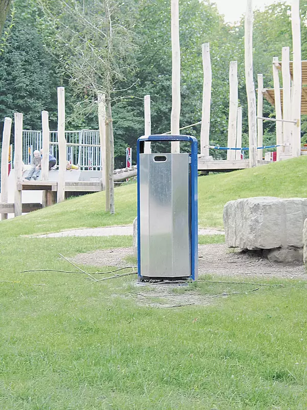 Abfallbehälter KENT aus Aluminium und Stahl