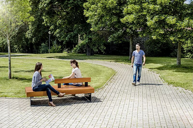 Sitzbank PESCARA doppelseitig, mit Rückenlehne, mit Lärchenholzbelattung, Stahlteile in RAL 7016 anthrazitgrau