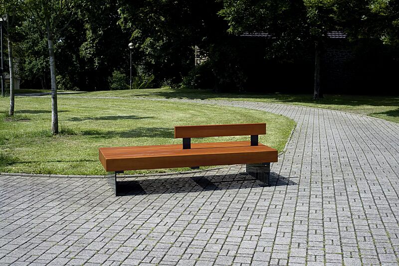 Sitzbank PESCARA doppelseitig, mit Rückenlehne, mit Lärchenholzbelattung, Stahlteile in RAL 7016 anthrazitgrau