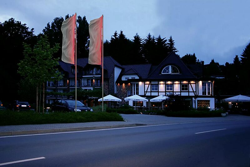 397.322/led-fahnenmast-appear-hoehe-ueber-flur-8-m-ohne-ausleger__shoKAT0009370