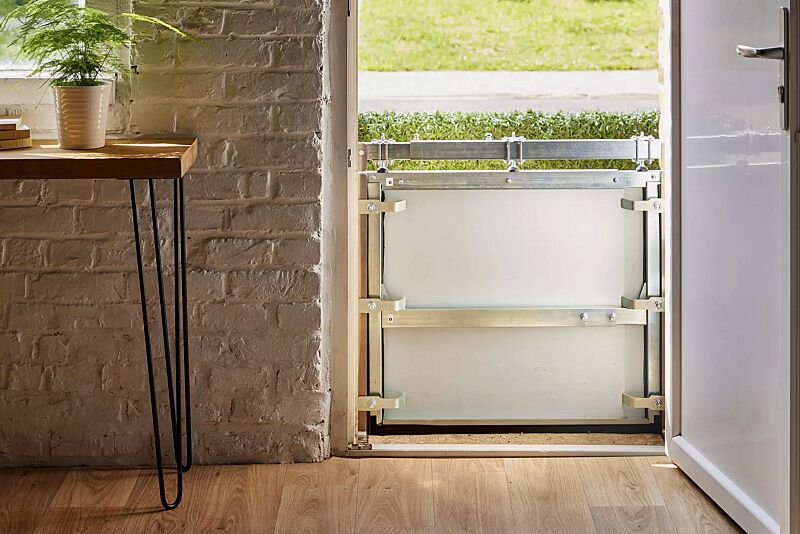 Hochwassersperre BRENAT mit eingesetzten Stahlplatten für den sofortigen Einsatz