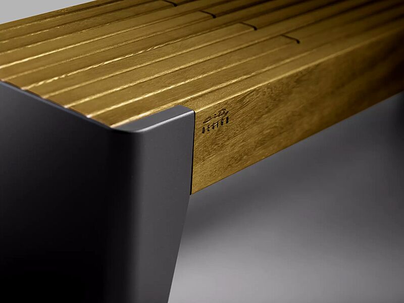 Detail: Lärchenholzbelattung