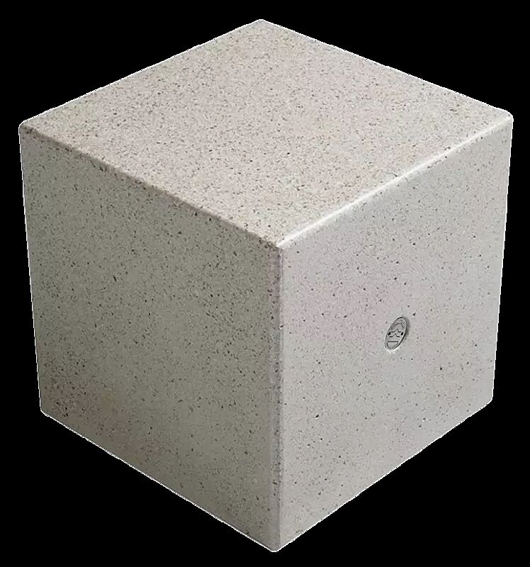 Sitzpoller IDRA aus Beton, Oberseite geschliffen, in Granitoptik weiß