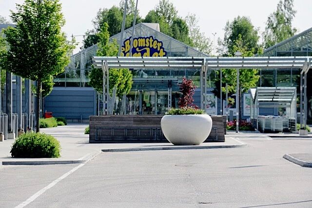 Pflanzbehälter VENERE aus rekonstituiertem Marmor geschliffen, in weiß carrara