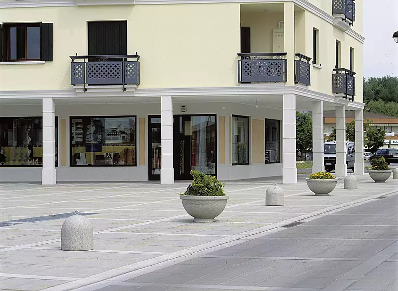 Poller TIP aus Beton, in Granitoptik weiß