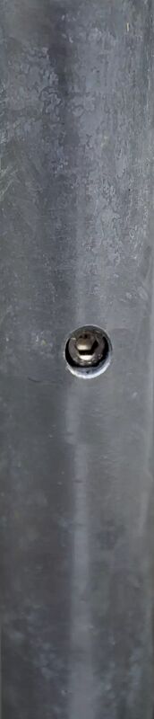 Detail: Schraube zum Lösen der Bügel