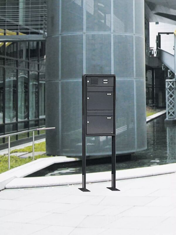 Briefkastenanlage Nizza mit Ständeranlage, zum Aufdübeln, mit 2 Briefkästen, 1 Installationskasten (130 x 390 x 100 mm) mit 2 Klingeltasten und 1 Sprechgitter, in RAL 7011 eisengrau