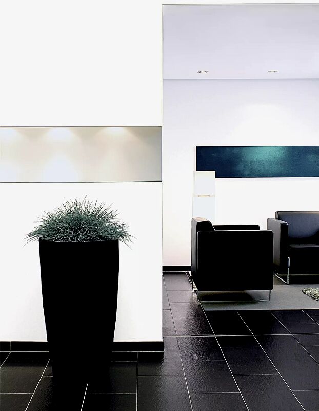 Pflanzbehälter UNA, Höhe 900 mm, in schwarz ähnlich RAL 9004