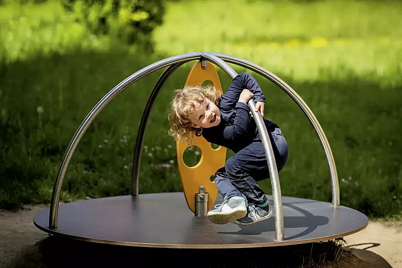 Stehkarussell MEIKO, HDPE-Kunststoffpaneele in signalgelb ähnlich RAL 1003