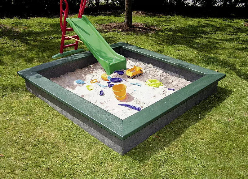 Sandkasten MULAN, Sitzflächen grün