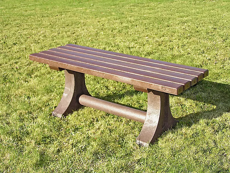 Tisch PICCOLINO mit Recycling-Kunststoff, braun