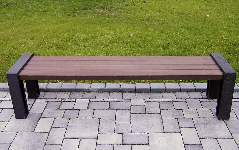 Sitzbank ODERZO ohne Rückenlehne, aus Recycling-Kunststoff