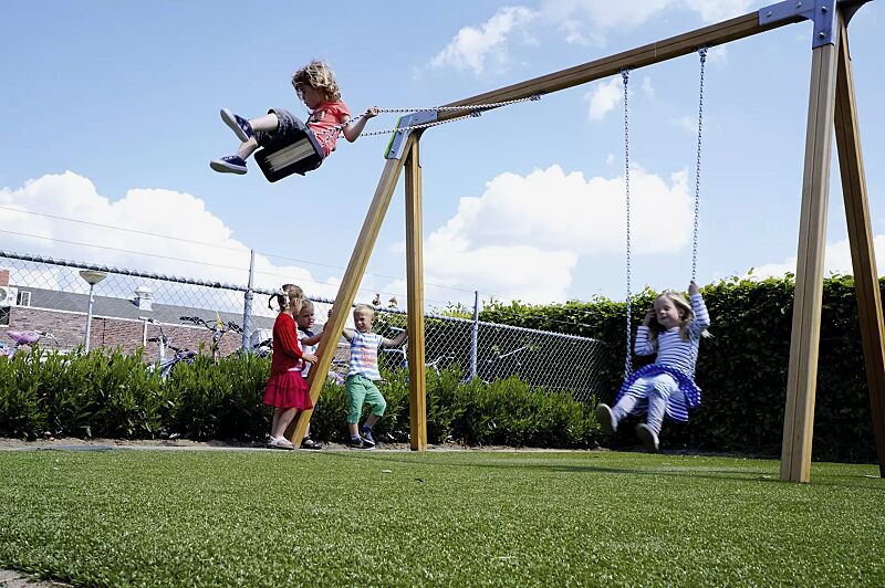 Zweifachschaukel TWINS mit 2 Standard-Sicherheitsschaukelsitzen, Schaukelbalken aus Holz
