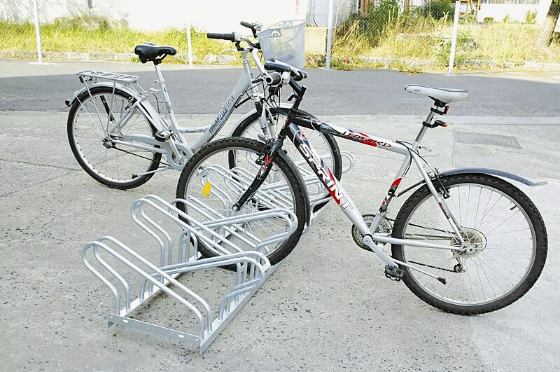 Fahrradständer UNIVERSAL doppelseitig 90°, 10 Stellplätze, feuerverzinkt