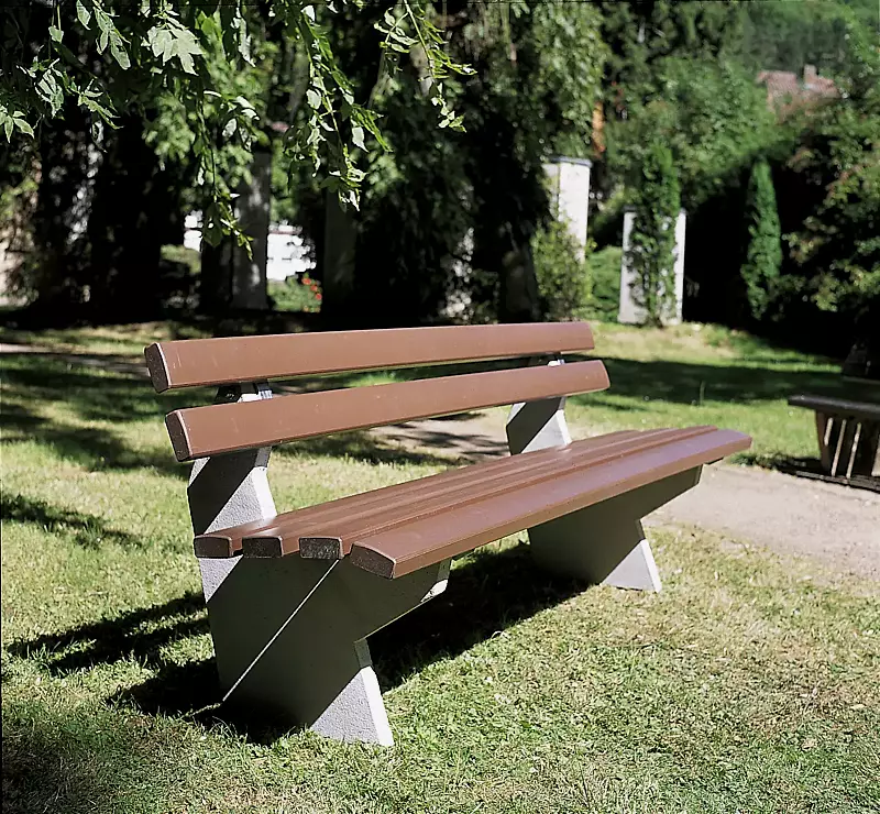 Sitzbank SICILIA mit Rückenlehne, Recycling- Kunststofflatten in mahagonibraun ähnlich RAL 8016