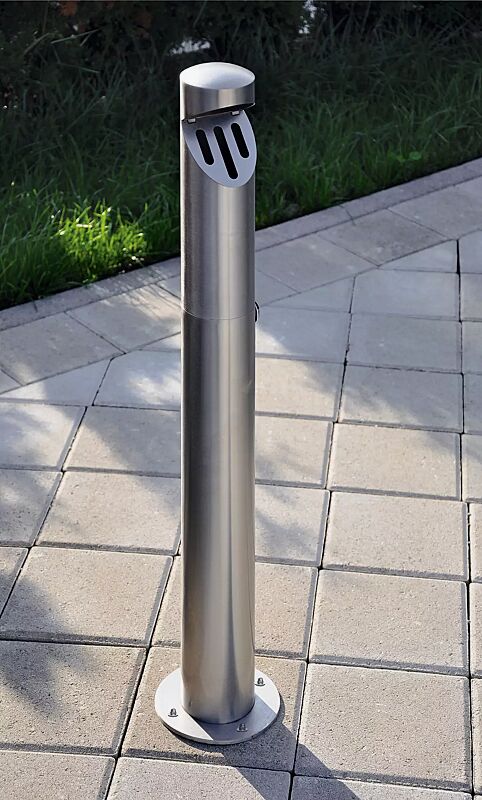 Oberteil abnehmen und über Einwurföffnung entleeren