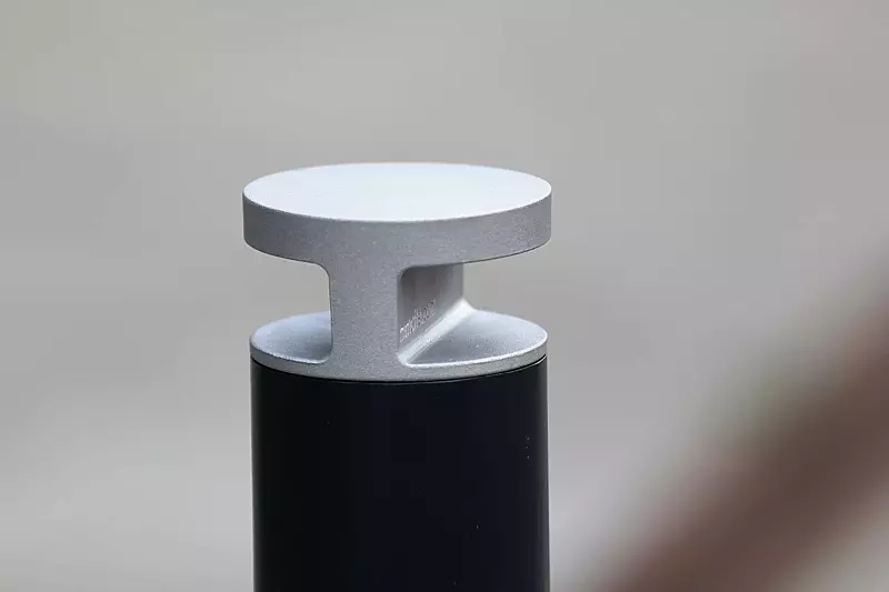 Detail: Kopf in RAL 9006 weißaluminium