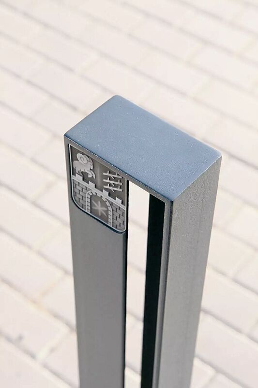 Detail: Pollerkopf mit Stadtwappen