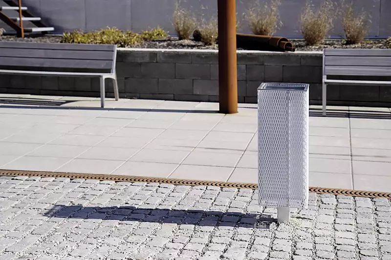 Abfallbehälter NANUK, quadratisch, Korpus: Streckmetall, in RAL 9006 weißaluminium