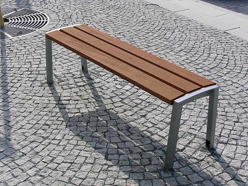 Sitzbank VERA ohne Rückenlehne, mit Jatobaholzbelattung, Stahlteile in DB 703 eisenglimmer