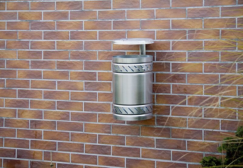 Abfallbehälter MAGGIOLINO mit Schutzdach, feuerverzinkt