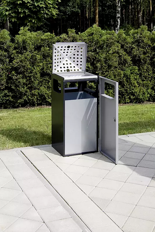 zur Entleerung geöffnet