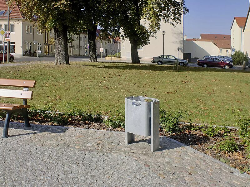 Abfallbehälter CORNER, 27 Liter, zum Einbetonieren, feuerverzinkt