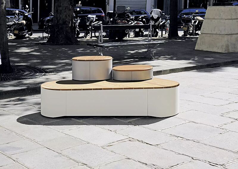 Sitzpodest URBAN ISLANDS, Kombination 2, mit Jatobaholzbelattung, Stahlteile in RAL 9006 weißaluminium und RAL 9007 graualuminium