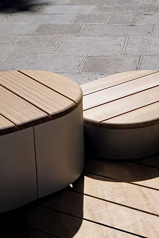 Sitzpodest URBAN ISLANDS, Kombination 2, mit Jatobaholzbelattung, Stahlteile in RAL 9007 graualuminium