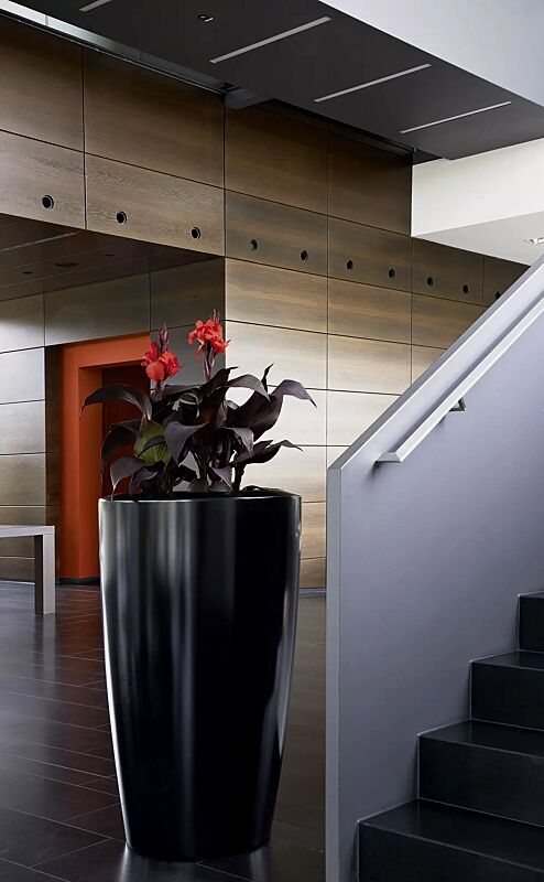 Pflanzbehälter UNA, Höhe 1100 mm, in schwarz ähnlich RAL 9004