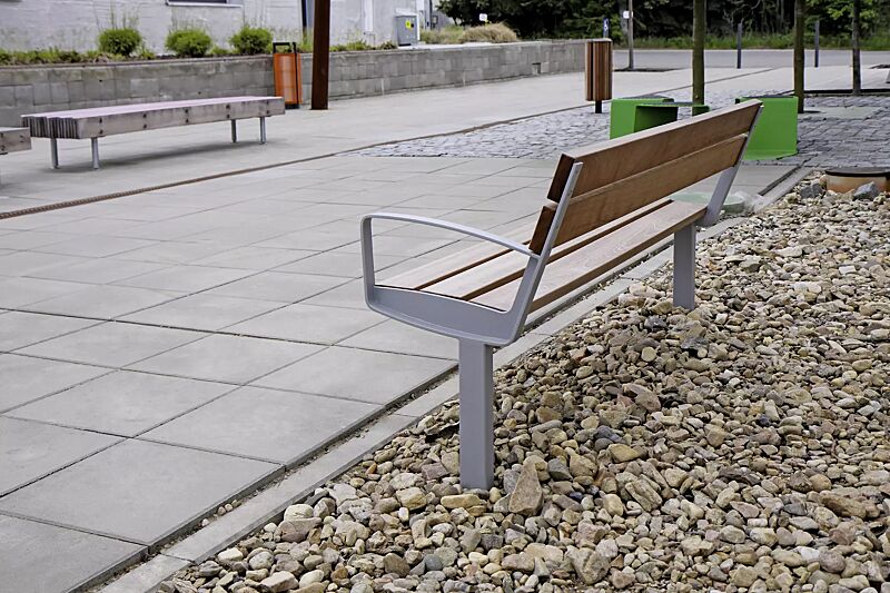 Sitzbank INTERVERA mit Jatobaholzbelattung, Stahlteile in DB 703 eisenglimmer