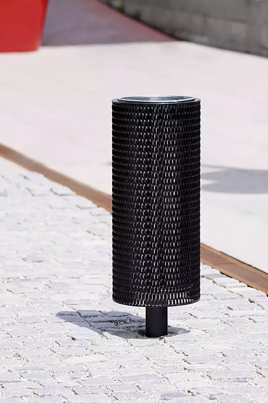 Abfallbehälter NANUK, rund, Korpus: Streckmetall, in RAL 9005 tiefschwarz