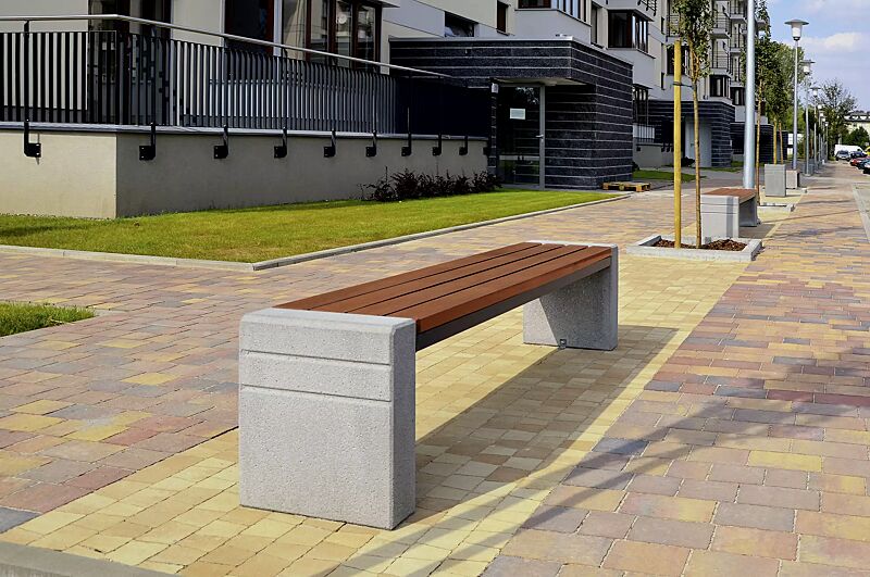 Sitzbank BRNO ohne Rückenlehne, Stahlteile in RAL 7021 schwarzgrau, Beton sandgestrahlt