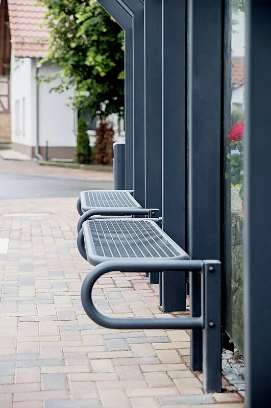 Sitzbank ohne Rückenlehne, Sitzfläche aus Drahtgitter, mit 2 Stützen, zum Einbetonieren, in RAL 7016 anthrazitgrau