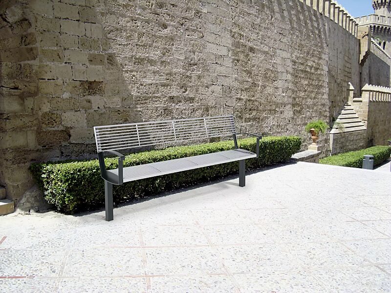 Seniorenbank INTERVERA, Auflage Edelstahl, Unterkonstruktion in RAL 7016 anthrazitgrau