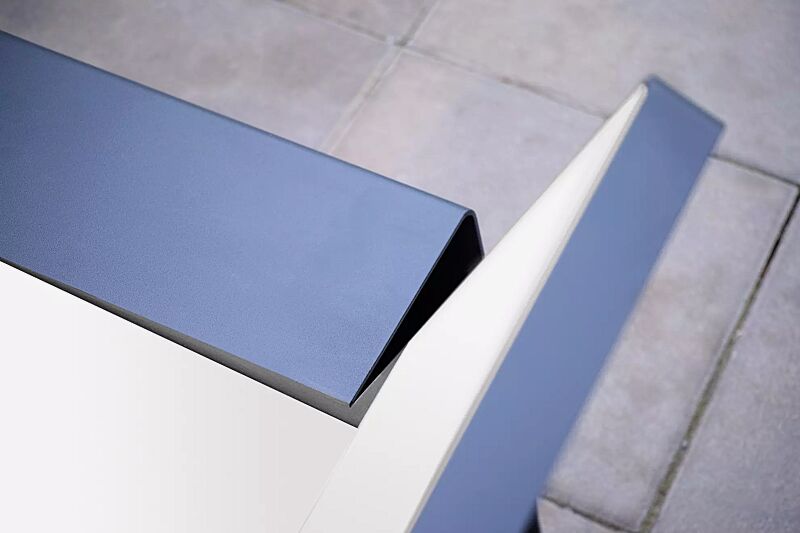 Detail: Rückenlehne, mit weißer HPL-Auflage