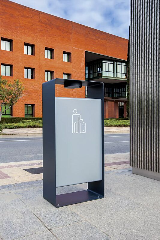 Abfallbehälter RADIUM in RAL 7016 anthrazitgrau und RAL 9006 weißaluminium (zweifarbig auf Anfrage), Siebdruck in RAL 9003 signalweiß