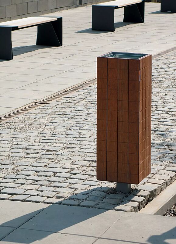 Abfallbehälter NANUK, quadratisch, Korpus: Jatobaholzbelattung, Stahlteile in RAL 9007 graualuminium