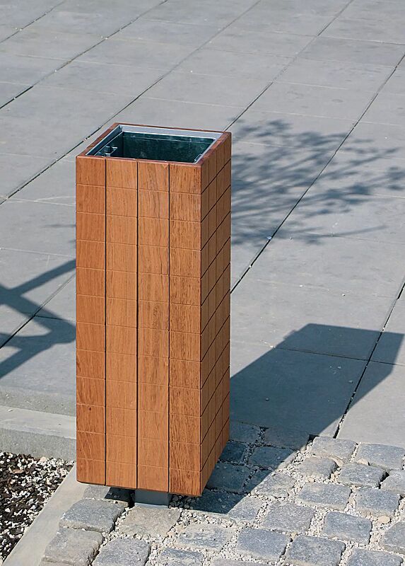 Abfallbehälter NANUK, quadratisch, Korpus: Jatobaholzbelattung, Stahlteile in RAL 9006 weißaluminium