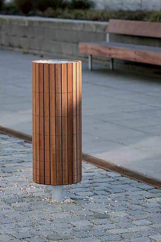 Abfallbehälter NANUK, rund, Korpus: Jatobaholzbelattung, Stahlteile in RAL 9006 weißaluminium