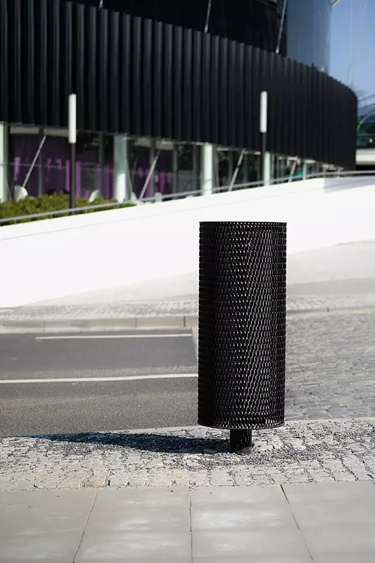 Abfallbehälter NANUK, rund, Korpus: Streckmetall, in RAL 9005 tiefschwarz