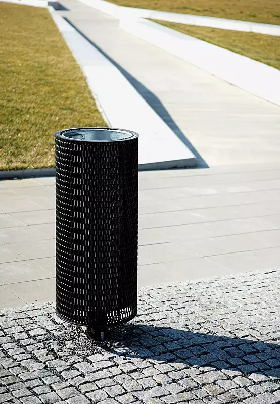 Abfallbehälter NANUK, rund, Korpus: Streckmetall, in RAL 9005 tiefschwarz