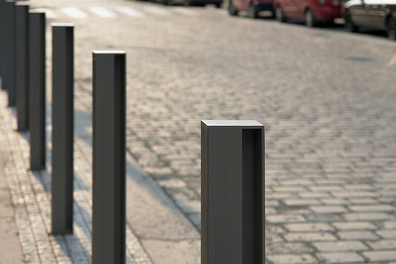 Poller ELIAS ohne Stadtwappen, zum Aufdübeln bei -100 mm, in DB 703 eisenglimmer