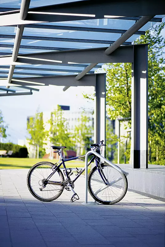 Anlehnbügel AUSTIN, kurzer Bügel, in RAL 9006 weißaluminium