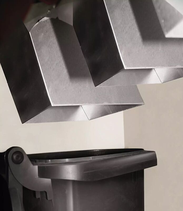 Detail: Schüttkanal für 24 0L-Abfallgroßbehälter (optional gegen Mehrpreis)