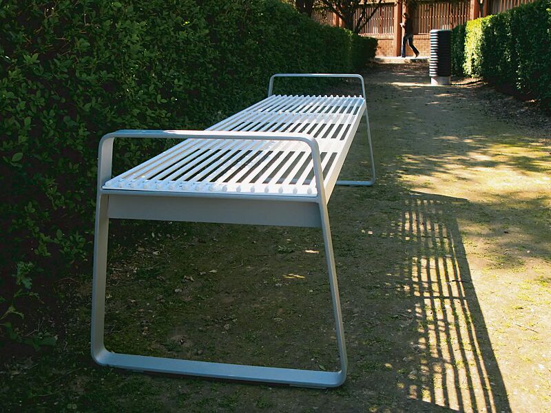 Sitzbank PREVA URBANA ohne Rückenlehne, in RAL 9006 weißaluminium